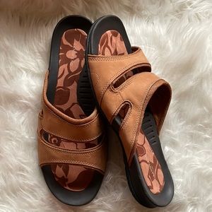 Lands End Womens Sz 11 slide sandals